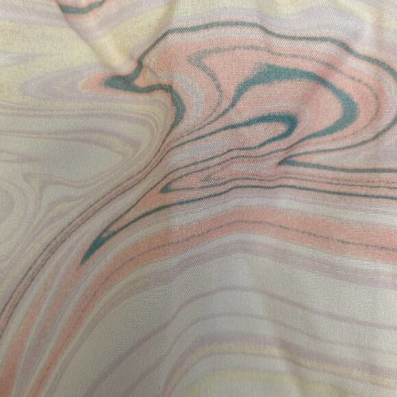 Old Navy swirl pop Mid-Rise StretchTech Dolphin-Hem Run Shorts - Picture 11 of 14